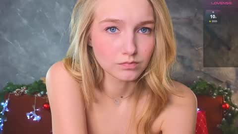 Snapshot of emilyhewell chatting on 01-25-25, 01:30 Emi online show from 01-25-25, 01:30