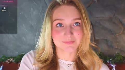 Snapshot of emilyhewell chatting on 01-25-25, 04:35 Emi online show from 01-25-25, 04:35