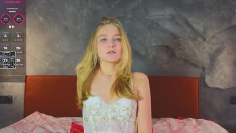 Snapshot of emilyhewell chatting on 02-16-25, 01:38 Emi online show from 02-16-25, 01:38