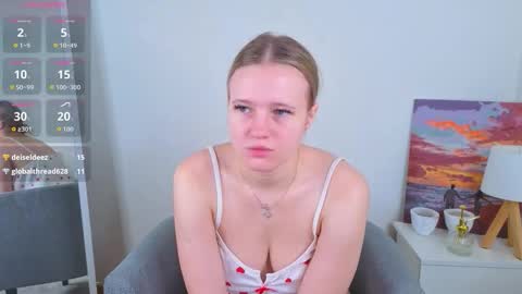 Snapshot of emilyhewell chatting on 09-27-25, 01:32 Emi online show from 09-27-25, 01:32