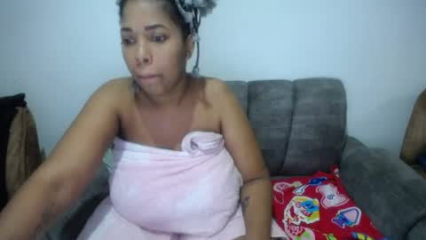 Snapshot of emilyhines__ chatting on 06-07-26, 09:40 Emilyhines online show from 06-07-26, 09:40
