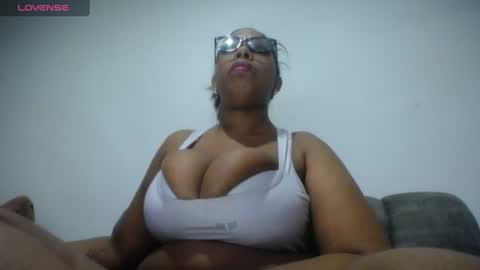 Snapshot of emilyhines__ chatting on 07-10-26, 09:17 Emilyhines online show from 07-10-26, 09:17