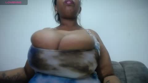 Snapshot of emilyhines__ chatting on 07-12-26, 08:11 Emilyhines online show from 07-12-26, 08:11