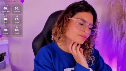 Snapshot of emilyjonesss_ chatting on 06-04-26, 04:18 Emilyjonnes online show from 06-04-26, 04:18