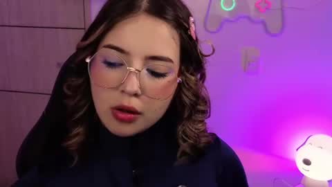 Snapshot of emilykarterr chatting on 06-19-26, 03:16 VALEEEN online show from 06-19-26, 03:16