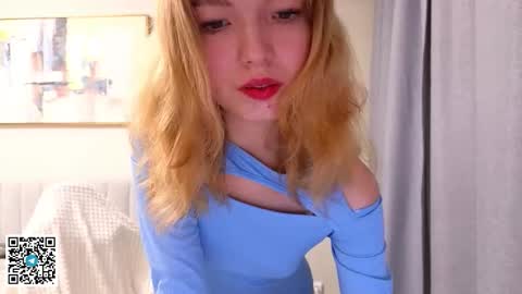 Snapshot of emilyluvo chatting on 10-29-25, 05:14 Emily online show from 10-29-25, 05:14