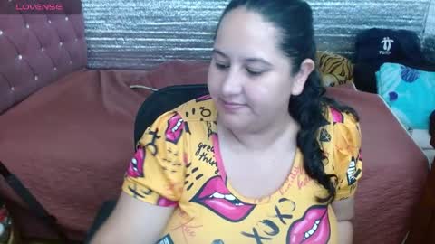 Snapshot of emilynessa_ chatting on 05-06-26, 02:33 emily nessa online show from 05-06-26, 02:33