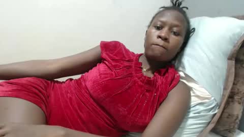 Snapshot of emilyposha chatting on 05-05-26, 07:44 Emilly online show from 05-05-26, 07:44
