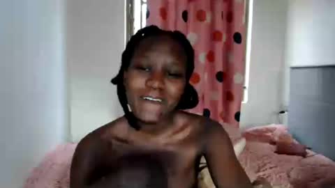 Snapshot of emilyposha chatting on 07-17-26, 01:40 Emilly online show from 07-17-26, 01:40
