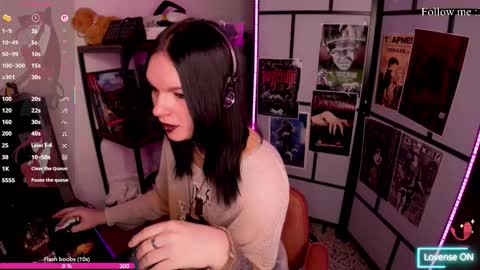 Snapshot of emilyretcher chatting on 01-12-26, 07:35 Julia Lamperouge online show from 01-12-26, 07:35