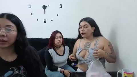 Snapshot of emilyriskhot chatting on 05-09-26, 05:40 emily friends online show from 05-09-26, 05:40