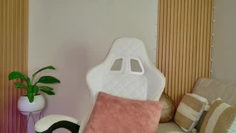 Emily  online show from 03-18-26, 09:18