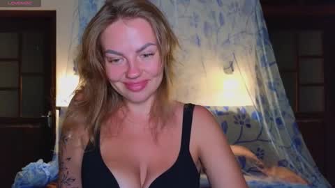 Emily Robbie online show from 01-11-26, 04:56