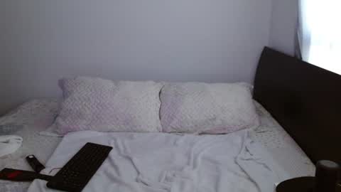 Snapshot of emilytobin chatting on 08-07-26, 09:17 emilytobin online show from 08-07-26, 09:17