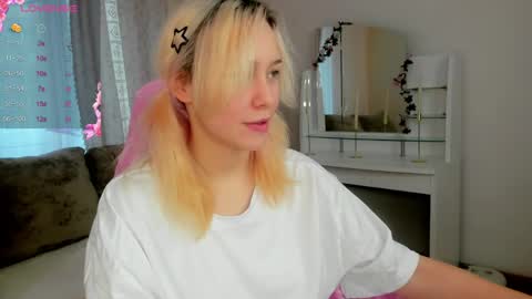 Snapshot of emilytrase chatting on 05-06-26, 01:14 Betty online show from 05-06-26, 01:14