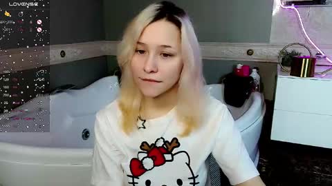 Snapshot of emilytrase chatting on 05-07-26, 01:11 Betty online show from 05-07-26, 01:11