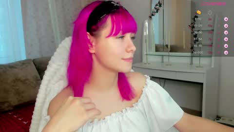 Snapshot of emilytrase chatting on 05-10-26, 01:11 Betty online show from 05-10-26, 01:11