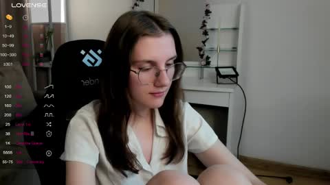 Snapshot of emilytrase chatting on 05-25-26, 05:08 Betty online show from 05-25-26, 05:08