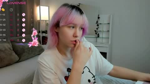 Snapshot of emilytrase chatting on 06-04-26, 01:11 Betty online show from 06-04-26, 01:11