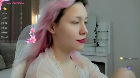 Snapshot of emilytrase chatting on 06-10-26, 01:17 Betty online show from 06-10-26, 01:17