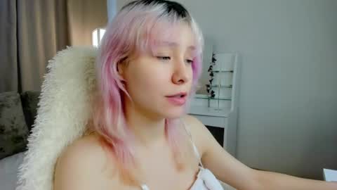 Snapshot of emilytrase chatting on 06-16-26, 01:19 Betty online show from 06-16-26, 01:19