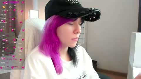 Snapshot of emilytrase chatting on 06-30-26, 01:17 Betty online show from 06-30-26, 01:17