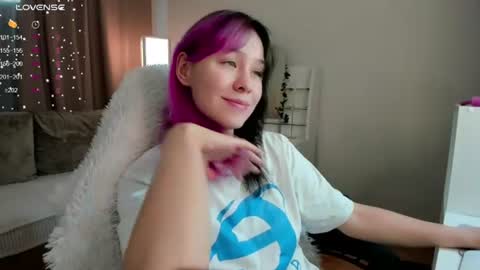 Snapshot of emilytrase chatting on 07-04-26, 01:12 Betty online show from 07-04-26, 01:12