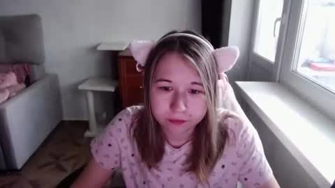Snapshot of emilyway chatting on 06-11-26, 09:29 emilyway online show from 06-11-26, 09:29
