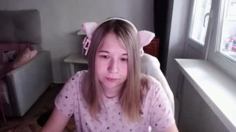 Snapshot of emilyway chatting on 06-20-26, 10:29 emilyway online show from 06-20-26, 10:29