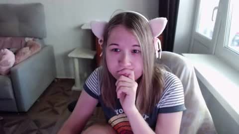 Snapshot of emilyway chatting on 07-06-26, 04:31 emilyway online show from 07-06-26, 04:31