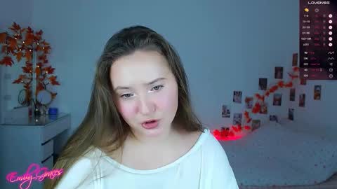 Snapshot of emilyxgrasez chatting on 09-19-25, 12:56 Emily online show from 09-19-25, 12:56