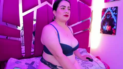 Emilyy Moon online show from 06-05-26, 03:46