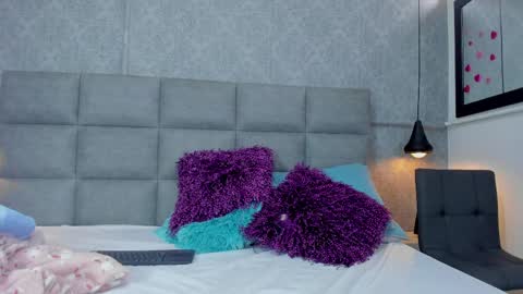 emilyy_r online show from 04-06-26, 07:04