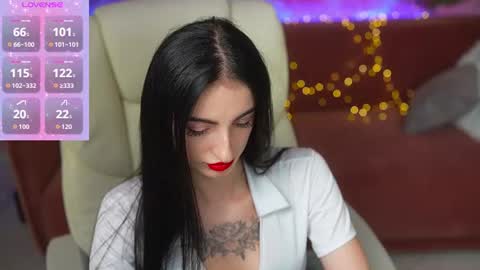 emilyymoon online show from 06-19-26, 01:48