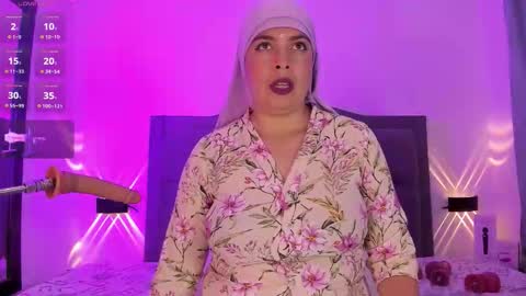 Snapshot of emira199 chatting on 10-07-25, 08:17 emira199 online show from 10-07-25, 08:17