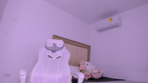 Snapshot of emitremmus_ chatting on 02-26-25, 01:53 Jordy online show from 02-26-25, 01:53