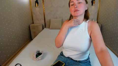 Snapshot of emm_quince chatting on 06-25-26, 09:58 Emm online show from 06-25-26, 09:58