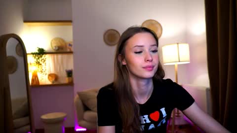 Snapshot of emma__cutiee chatting on 12-11-24, 06:25 Your Emma online show from 12-11-24, 06:25