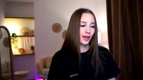 Snapshot of emma__cutiee chatting on 01-09-25, 10:31 Your Emma online show from 01-09-25, 10:31