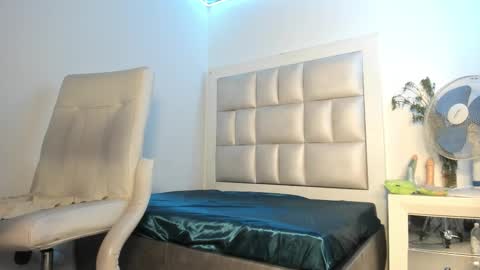 emma__js_ online show from 02-13-26, 04:36