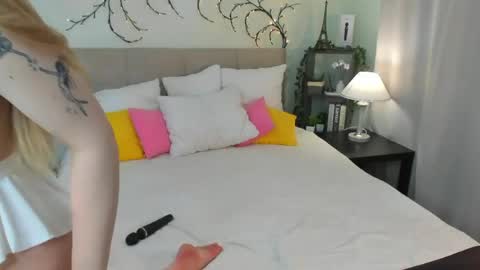 Snapshot of emma__peach chatting on 04-26-26, 09:07 emma__peach online show from 04-26-26, 09:07