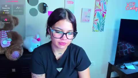 Snapshot of emma_boo_ chatting on 06-22-26, 01:19 emma_boo_ online show from 06-22-26, 01:19
