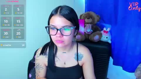 Snapshot of emma_boo_ chatting on 07-11-26, 04:43 emma_boo_ online show from 07-11-26, 04:43