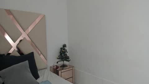 Emma Castillo online show from 12-15-25, 10:47