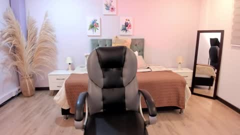 Emma online show from 11-26-25, 12:28