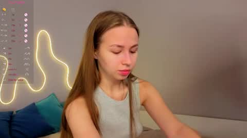 Snapshot of emma_clon chatting on 07-17-26, 01:34 Emma online show from 07-17-26, 01:34