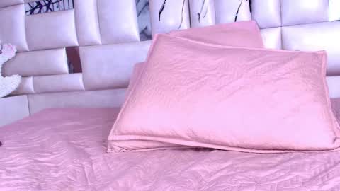 Emma online show from 10-23-25, 03:06