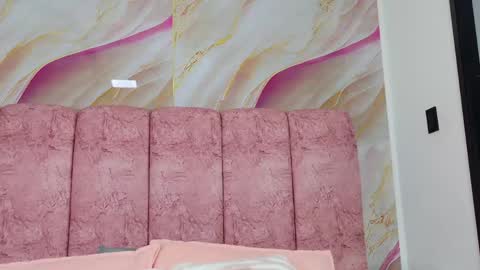 Snapshot of emma_curvy1 chatting on 04-21-26, 03:02 Emma online show from 04-21-26, 03:02
