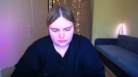 Snapshot of emma_dorn chatting on 04-25-26, 11:35 Eva online show from 04-25-26, 11:35