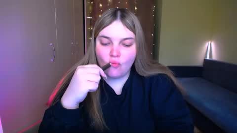 Snapshot of emma_dorn chatting on 04-27-26, 10:02 Eva online show from 04-27-26, 10:02